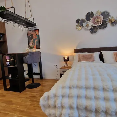 Apartment Boudoir-art